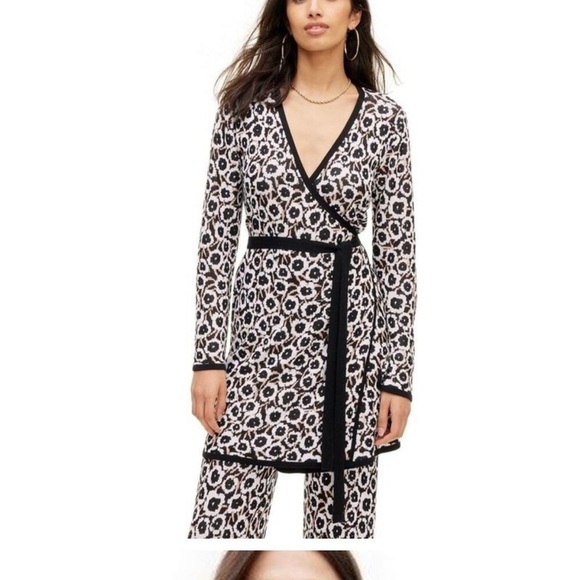 Women's Long Sleeve V-Neck Neutral Poppy Sweater Wrap Top - DVF L - Picture 3 of 5